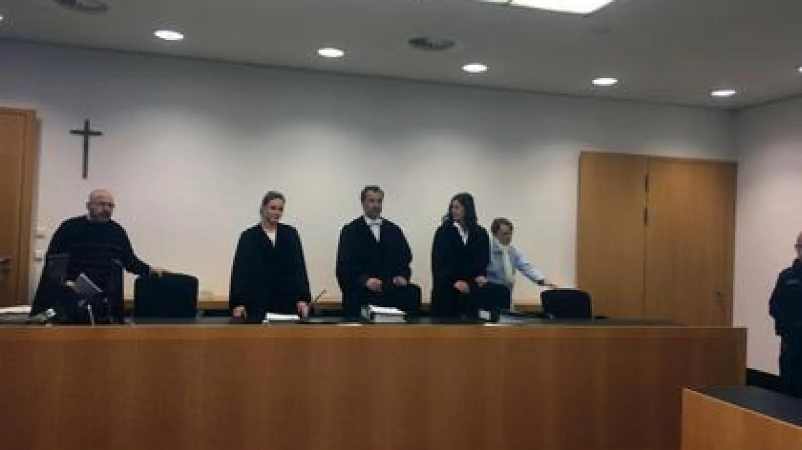 Der Vorsitzende Richter   Wolfgang Natale (Mitte) und Beisitzerin Nazanin Sporer (Zweite von rechts) sind ein Paar. Das löste einen Befangenheitsantrag aus. 	Foto: Monika Grunert Glas (Foto: Monika Grunert Glas)