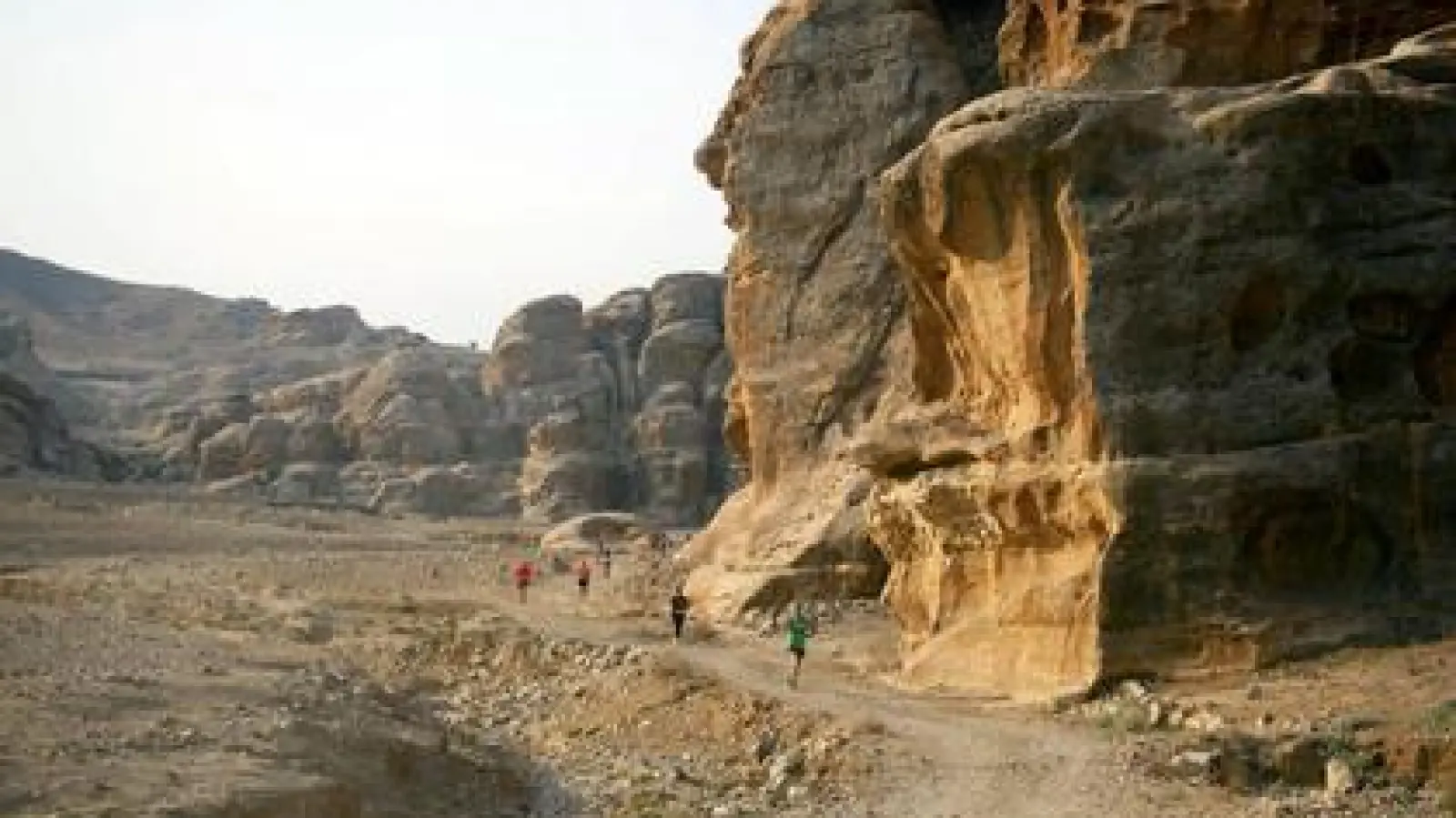 Beeindruckende Kulisse:   Der Wüstenmarathon führte den Oberbernbacher durch Wadi Rum in Jordanien. 	Fotos: privat (Fotos: privat)
