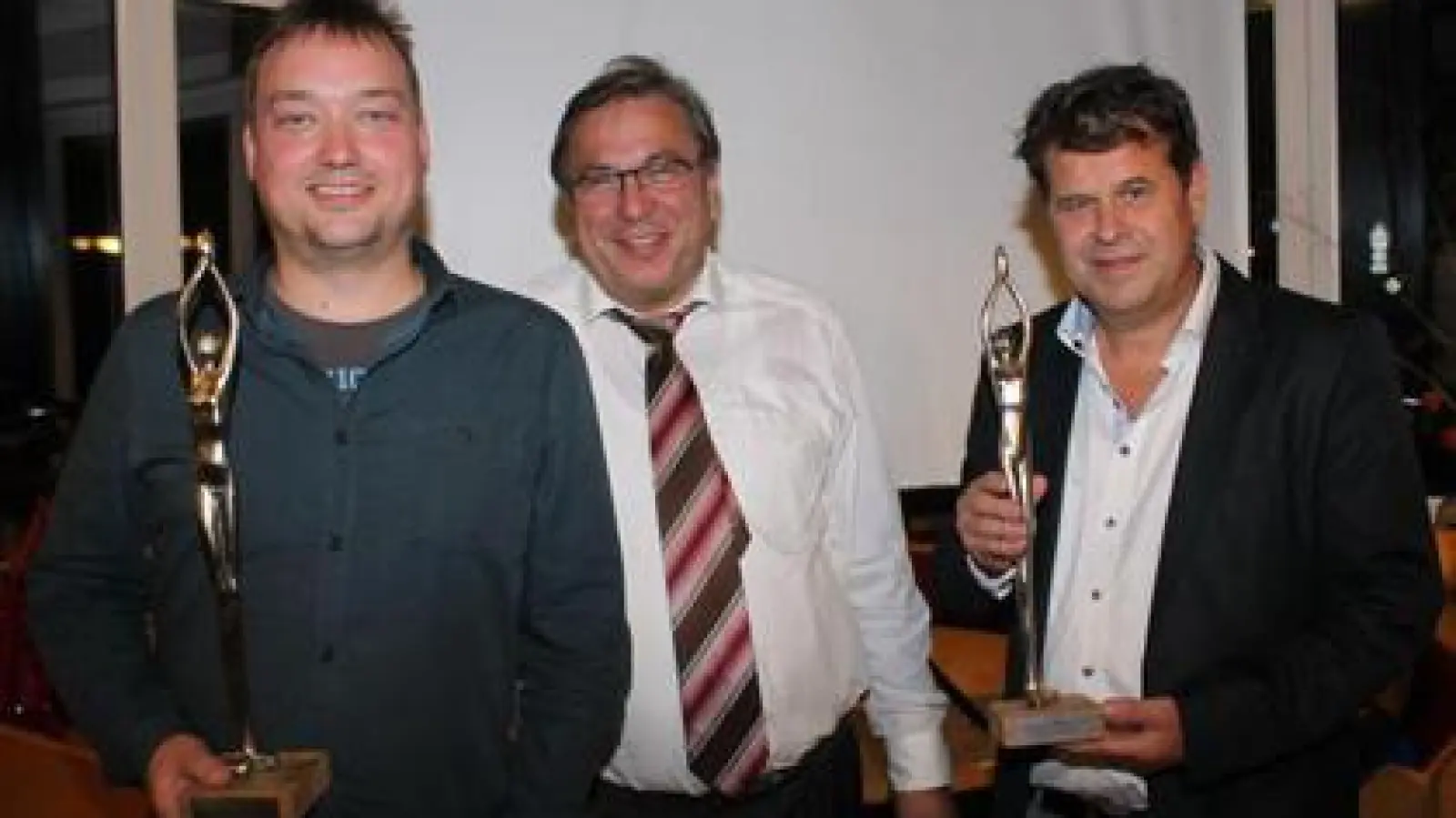 Franz Bölicke   (links) und Fabian Streit (rechts) erhielten den „Schiltberger Filmpreis 2018” von Bürgermeister Josef Schreier. 	Foto: XO (Foto: XO)