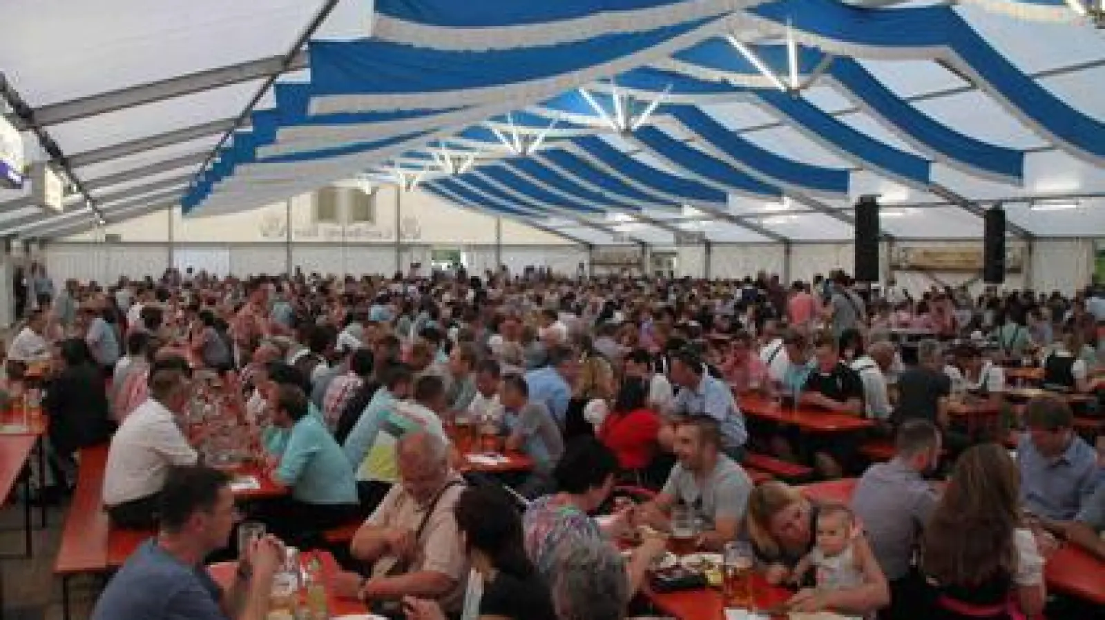 Gut gefüllt  war das Brauereifest in Baar bereits am Eröffnungstag, der als gemütliches Dorffest mit Blasmusik gilt.	Foto: Wilhelm Wagner (Foto: Wilhelm Wagner)
