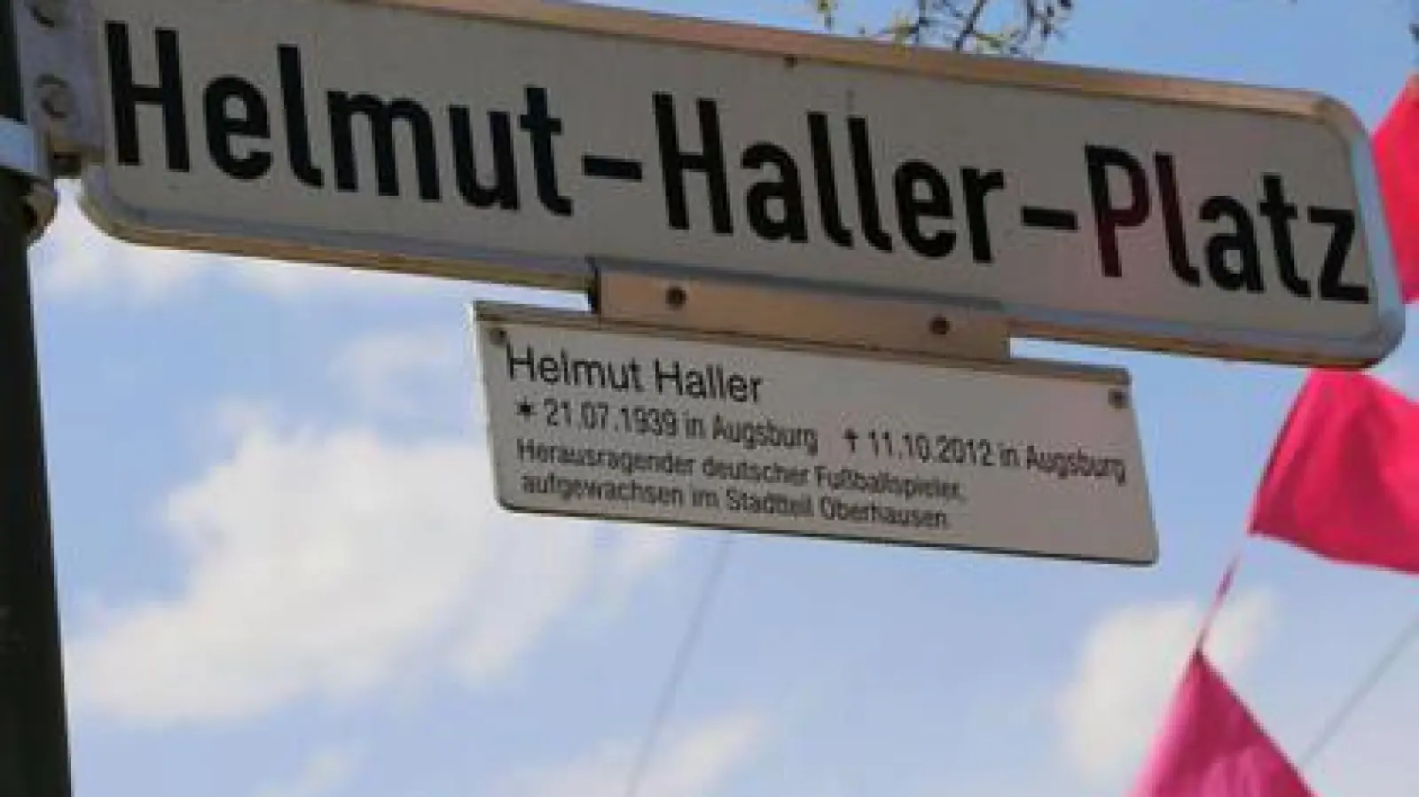 Direkt am Helmut-Haller-Platz   soll nun der betreute Süchtigen-Treff entstehen. Eine ehemalige Apotheke ist mittlerweile der bevorzugte Standort. 	Foto: Janina Funk (Foto: Janina Funk)