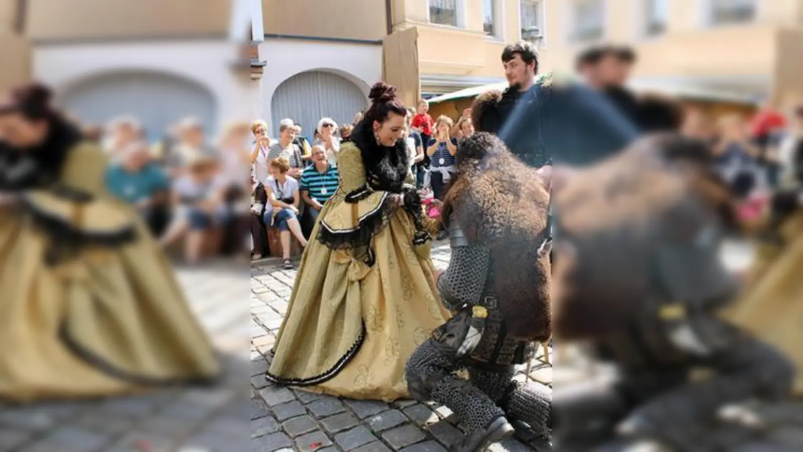 Gespieltes Mittelalter   mit echter Verlobung. 	Foto: beh (Foto: beh)