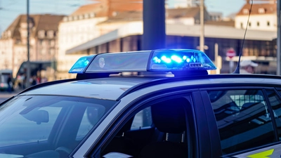 Eine 20-Jährige wurde am Dienstag in einer Straßenbahn in der Augsburger Innenstadt bedroht.  (Symbolfoto: mjt)