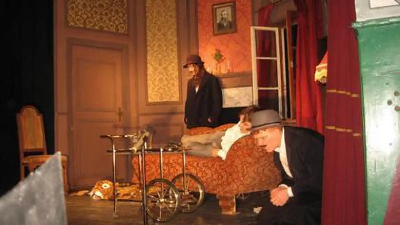 Eine perfekte Inszenierung   von „Der sterbende Sherlock Holmes” präsentierte der talentierte Theaternachwuchs. 	Foto: Gisela Huber (Foto: Gisela Huber)