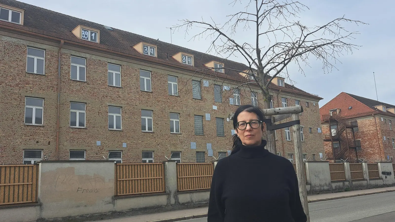 Alex Blümel ist die Sprecherin der Initiative „Augsburgs Erbe bewahren“. Sie setzt sich für den Erhalt der Kasernengebäude entlang der Sommestraße ein. (Foto: Markus Höck)