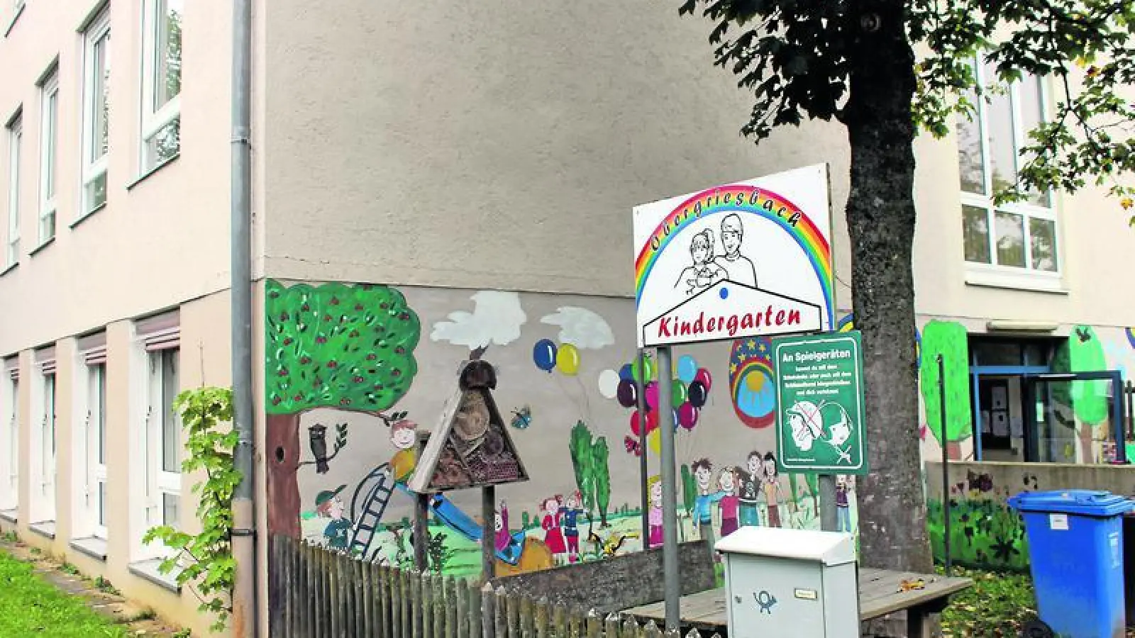 &lt;p&gt; &lt;x_bildunterschr&gt; &lt;b&gt;Der Obergriesbacher Kindergarten &lt;/b&gt; befindet sich im alten Schulhaus. Das soll sich ändern: Die Gemeinderäte schlagen einen Neubau vor. Das Projekt sowie mögliche Standorte sollen bei einer außerordentlichen Bürgerversammlung vorgestellt und diskutiert werden.   Foto: Berndt Herrmann &lt;/x_bildunterschr&gt; &lt;/p&gt;