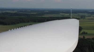 Windkraft würde zusammen mit Photovoltaik-Freiflächenanlagen eine Basis der Paartal-Energie GmbH werden. (Archivfoto: Robert Edler)