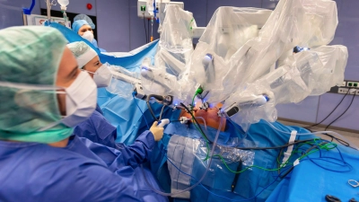 Eine Operation mit dem „Da Vinci”-System. (Foto: Ulrich Wirth/Uniklinik Augsburg)