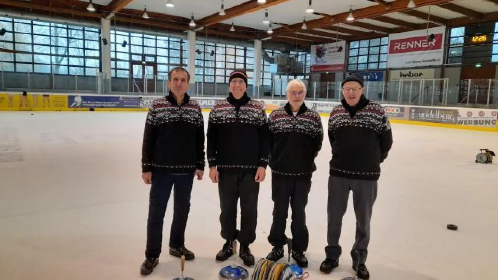 Die Herren Ü 50   (von links: Johann Einmüller, Andreas Arzberger, Leonhard Seitz, Josef Kneissl) qualifizierten sich für den Bayernpokal. 	Foto: privat (Foto: privat)