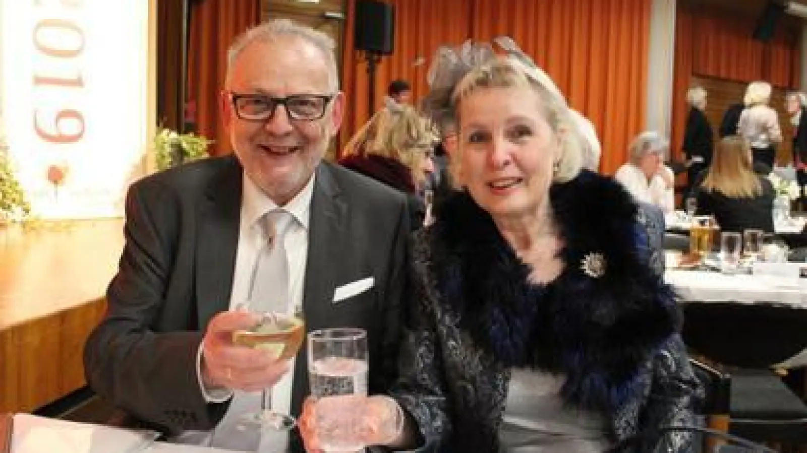 Bürgermeister Klaus Habermann  begrüßte mit Ehefrau Heidi und rund 200 Gästen das neue Jahr, das im Chinesischen Horoskop im Zeichen des Erdschweins steht. Das Erdschein bringt viel Freude und mehr Geld.
