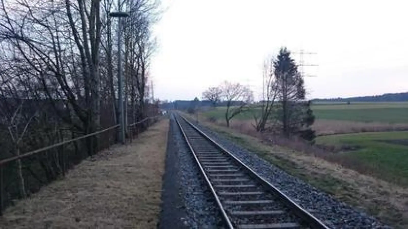 Auf dem Streckenabschnitt  zwischen Friedberg und Dasing legten Kinder über 40 Steine auf die Schienen. 	Foto: Bundespolizei (Foto: Bundespolizei)