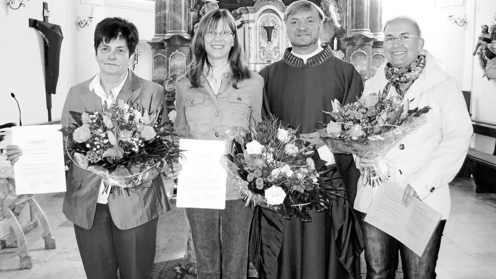&lt;p&gt;  &lt;x_bildunterschr&gt;  &lt;b&gt;In der Pfarrei Schiltberg &lt;/b&gt; wurden Zenta Breitsameter, Sieglinde Breitsameter und Katrin Schalk (von links) zu Leiterinnen von Wortgottesfeiern berufen. Pater Markus Szymula überreichte die Ernennungsurkunden.  &lt;tab/&gt;Foto: Schmidberger &lt;/x_bildunterschr&gt;  &lt;/p&gt;
