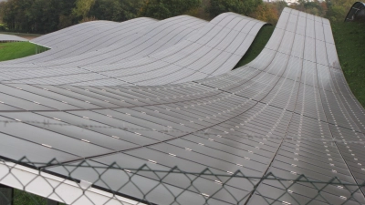 Der Solarindustrie machen Lieferkettenprobleme zu schaffen. Die Augsburger Firma Tubesolar, die auf Photovoltaik-Dünnschicht-Röhren spezialisiert ist, hat nun den Betrieb eingestellt. (Symbolfoto: Robert Edler)