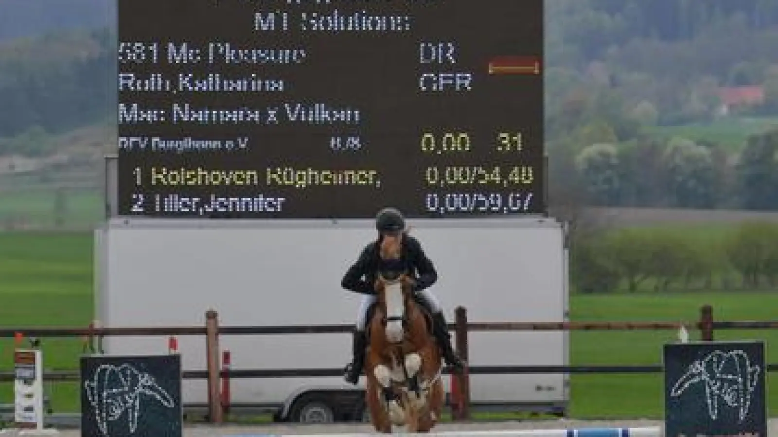 Katharina Roth   wurde mit McPleasure bei der Ponyspringprüfung der Klasse L Zweite.	Fotos: Siegfried Kerpf (Fotos: Siegfried Kerpf)