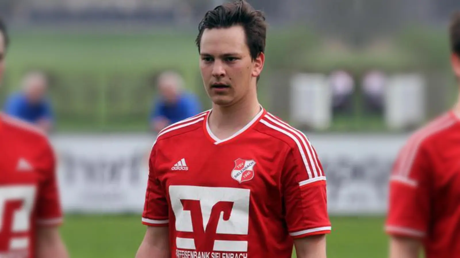 Behält das Sielenbacher Emblem auf der Brust:   Lukas Meisetschläger bleibt Spielertrainer des TSV. 		Foto: Reini Rummel (Foto: Reini Rummel)