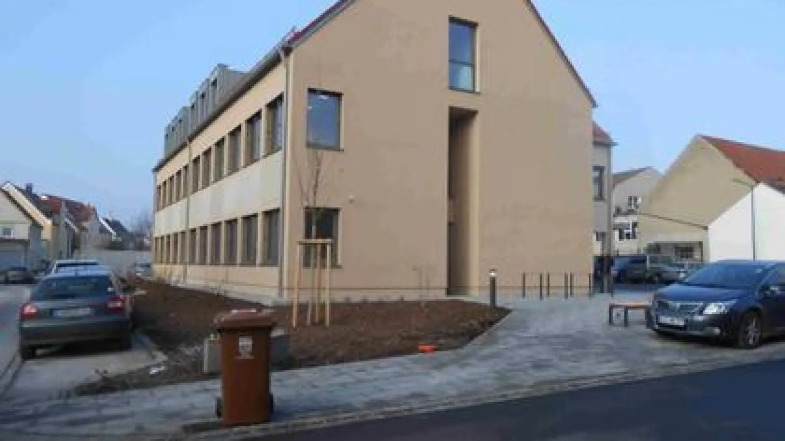 Das Ärztehaus ist fertig.   Es soll die medizinische Versorgung in der Gemeinde Pöttmes langfristig sichern. 	Foto: Willi Wagner (Foto: Willi Wagner)