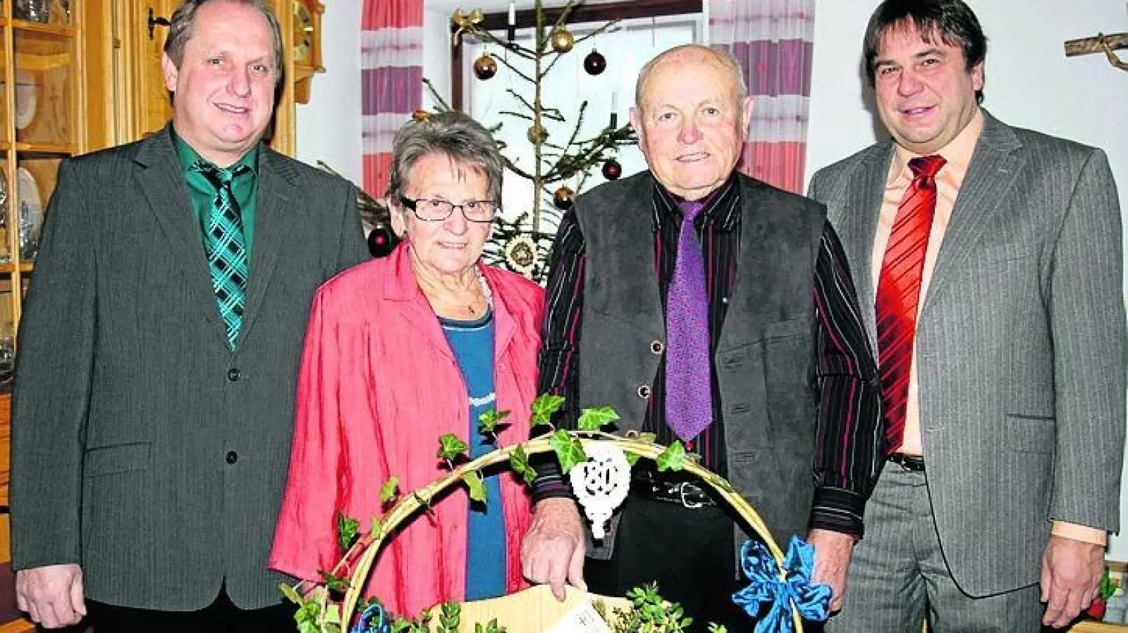 &lt;p&gt;  &lt;x_bildunterschr&gt;  &lt;b&gt;Hans Wagner feierte in Schiltberg den 80. Geburtstag. &lt;/b&gt; Zu den vielen Gratulanten zählten natürlich seine Ehefrau Zenta sowie Bürgermeister Josef Schreier (rechts) und sein Stellvertreter Peter Kellerer (links). &lt;tab/&gt;Foto: Schmidberger &lt;/x_bildunterschr&gt;  &lt;/p&gt;