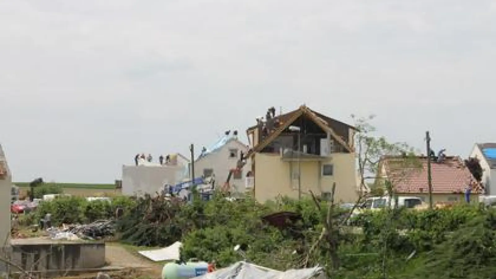Der Tornado   richtete im Mai 2015 in Affing verheerende Schäden an. Und er brachte eine enorme Hilfsbereitschaft zutage. Mehr als 761 000 Euro Spenden gingen ein. 	Archivfoto: Carina Lautenbacher (Archivfoto: Carina Lautenbacher)
