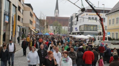 Im vergangenen Jahr strömten viele Menschen in die Schwabmünchner Innenstadt. 	Archivfoto: Wilbert (Foto: Wilbert)