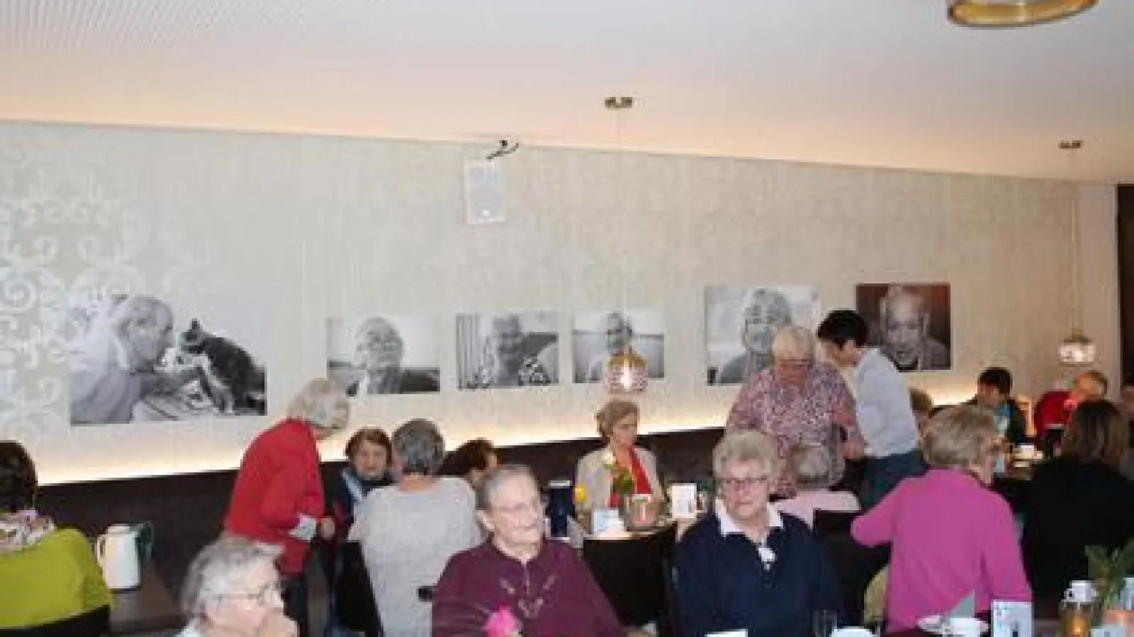 Ein Ort der Begegnung   ist das neue Café im Pöttmeser Pflegeheim St. Hildegard. 	Foto: Andreas Dengler (Foto: Andreas Dengler)