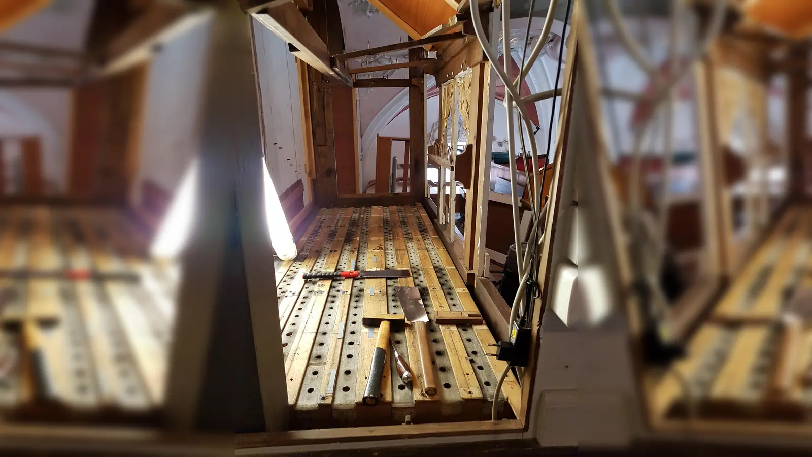 Schon bald wird die leere Hülle wieder mit Leben gefüllt: Die historische Bohl-Orgel in der Gebenhofener Pfarrkirche erfährt aktuell eine Generalüberholung.  (Foto: Andrea Engelhard)