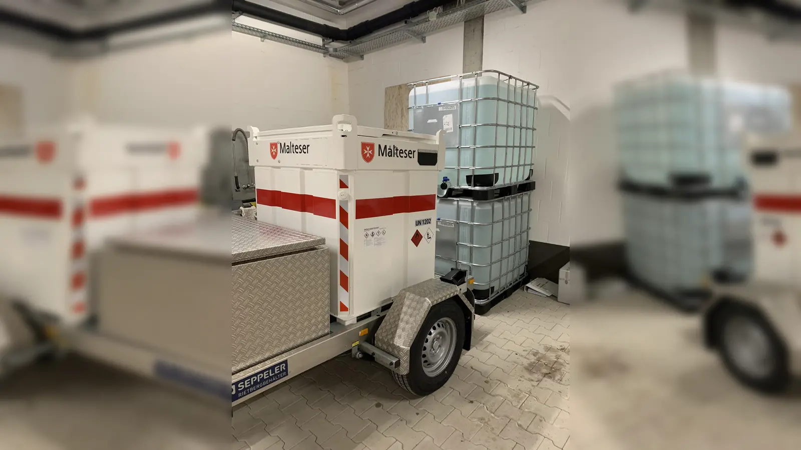 Die Malteser in Augsburg sind nun noch besser auf Notfälle vorbereitet mit einem mobilen Dieselvorrat im Tankanhänger. (Foto: Malteser Hilfsdienst)