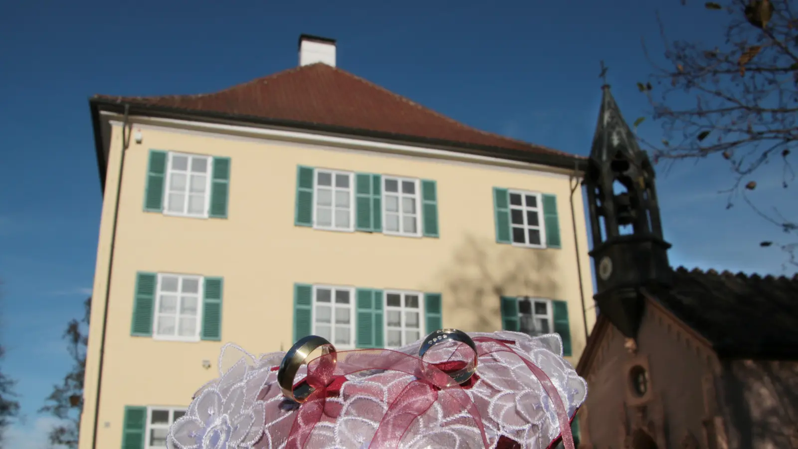 <b>Im Unterwittelsbacher Sisi-Schloss</b> sind ab April Trauungen möglich. Die kosten aber deutlich mehr als die normale Eheschließung im Trauungszimmer des Rathauses.  (Archivfoto: Erich Hoffmann)