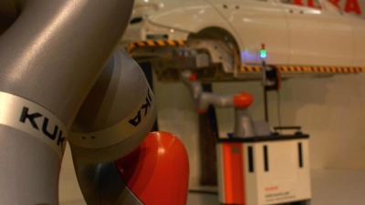 Innovationen in Orange:<br> Der Roboterbauer Kuka stärkt seinen Augsburger Stammsitz.  (Foto: David Libossek)
