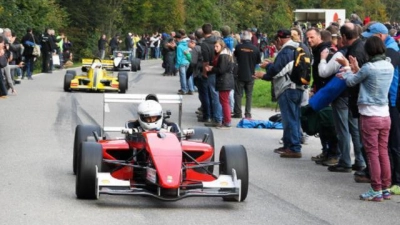 In den vergangenen Jahren waren bis zu 20 000 Besucher in Mickhausen, um das Rennen zu verfolgen. 	 (Foto: Archivfoto: Alexander Heinle)
