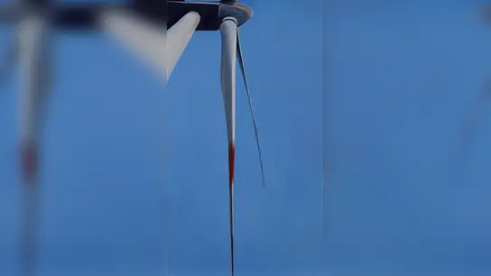 <b>Ästhetik der Energiewende:</b> Der &quot;Windmesser&quot; von Regine Herzog. (Foto: Uwe Moosburger)