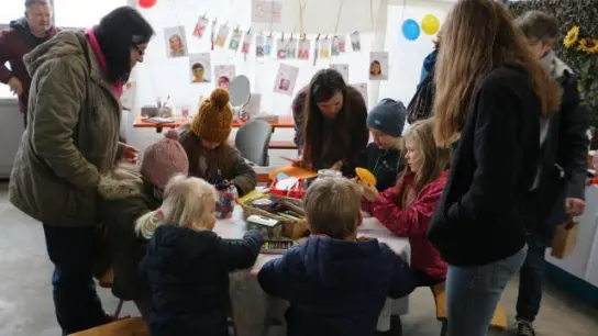 Die Kleinsten   freuten sich über einen Basteltisch und Kinderschminken. Das Kinderprogramm wurde zum erstem Mal angeboten. 	Fotos: Alice Lauria (Fotos: Alice Lauria)