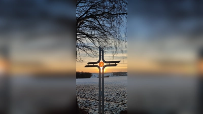 Das Kreuz steht auf einem Flurweg in Sainbach. (Foto: Margot Pulver)