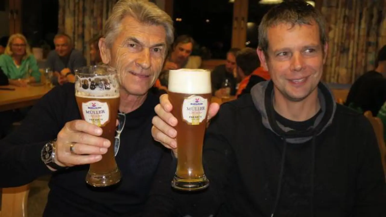 Zwei Freunde,   die sich sozial engagieren: Klaus Augenthaler und Martin Zeindl (rechts).	Fotos: Josef Ostermair (Fotos: Josef Ostermair)