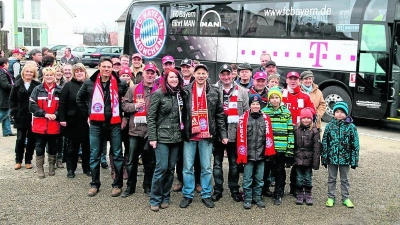 &lt;p&gt;  &lt;x_bildunterschr&gt;  &lt;b&gt;Zahlinger Bayern-Fans &lt;/b&gt; wurden gestern vor der Haustüre in Zahling vom FC-Bayern-Bus zum Bundesliga-Spitzenderby Schalke 04 gegen den FC Bayern abgeholt. In der Bildmitte die glückliche Gewinnerin Ilona Achter mit Geburtstagskind Stefan Achter.   Foto: Erich Hoffmann &lt;/x_bildunterschr&gt;  &lt;/p&gt;