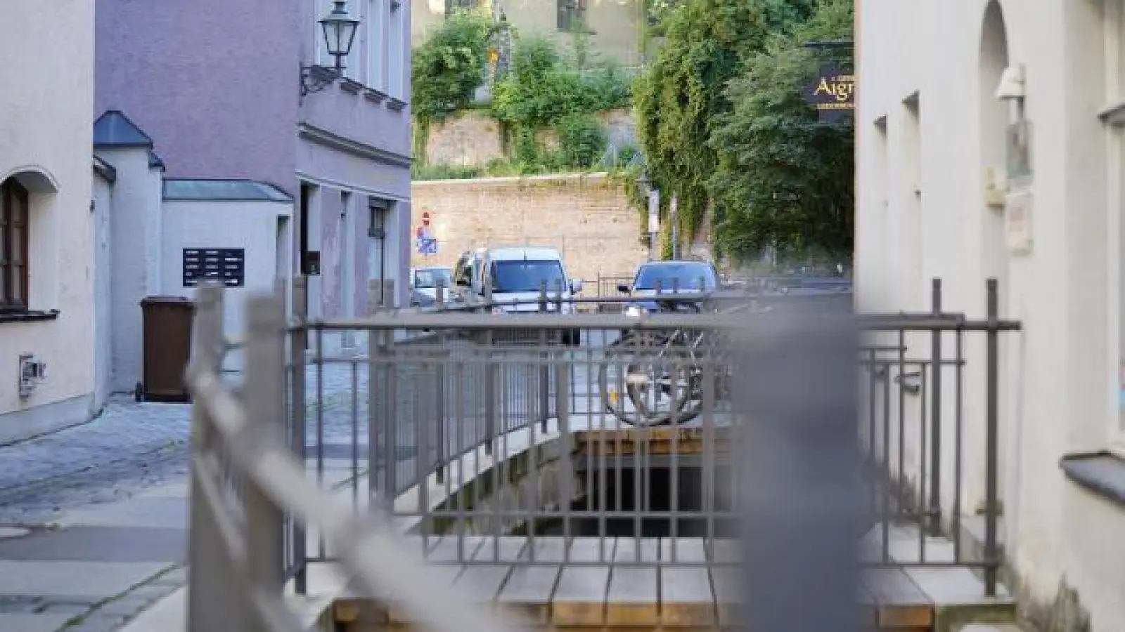 Seit den 80er-Jahren   wurden die Kanäle in der Augsburger Altstadt aufgedeckt und mit zahlreichen Brücken versehen. Der historische Stadtkern sollte dadurch aufgewertet werden.	Foto: Mjt (Foto: Mjt)