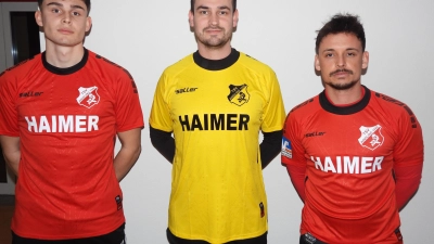 Die drei neuen Spieler des TSV Aindling: (von links) Marc Radoki, Christoph Hartmann und Thomas Steinherr. (Foto: Josef Kigle)