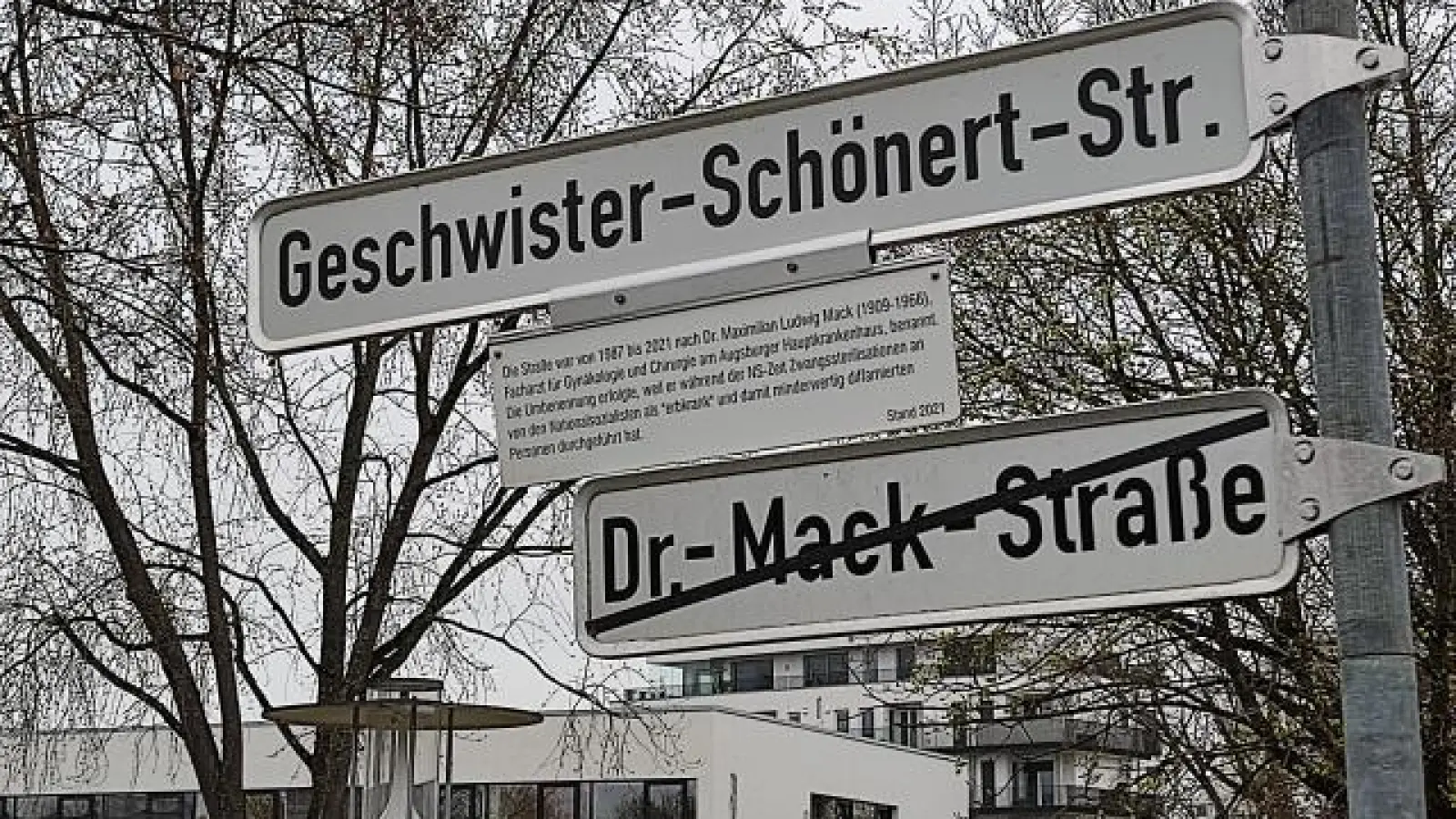 In Augsburg sind bereits einige Straßen   umbenannt und mit Infotafeln versehen worden. Die ehemalige Dr.-Mack-Straße heißt nun offiziell Geschwister-Schönert-Straße. 	Foto: Kristin Deibl (Foto: Kristin Deibl)