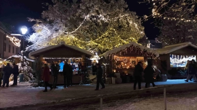 Weihnachtliches Flair versprühte der Engerlmarkt in Thierhaupten an seinen ersten beiden Tagen. Am kommenden Wochenende ist nochmals Gelegenheit zu einem Besuch. (Foto: Willi Wagner)