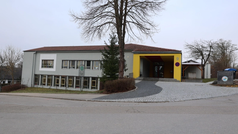 <b>In der Grundschule</b> in Adelzhausen ist zu wenig Platz für alle Schülerinnen und Schüler. (Foto: Alice Lauria)