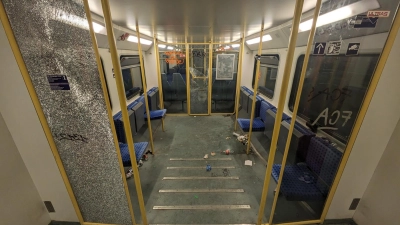 Die Randalierer richteten mehrere Tausend Euro Schaden in dem Regionalzug an.  (Foto: Bundespolizei)