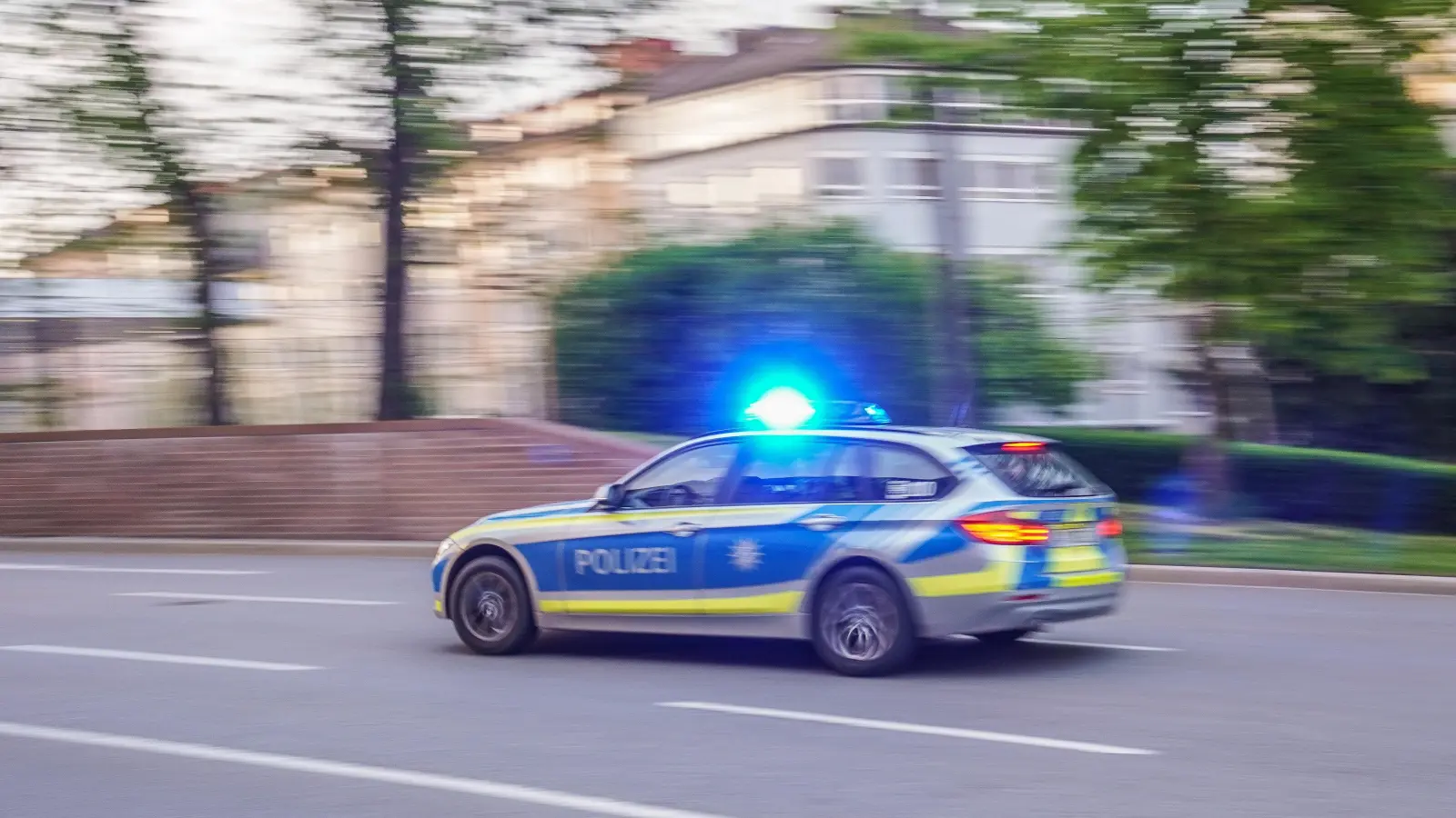 Polizeiauto im Einsatz (Foto: Maximilian Tauch)
