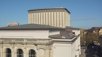 Streit-Objekt: Das Große Haus des Augsburger Theaters soll saniert, zugehörige Proberäume und Werkstätten neu konzipiert werden. Foto: David Libossek (Foto: David Libossek)