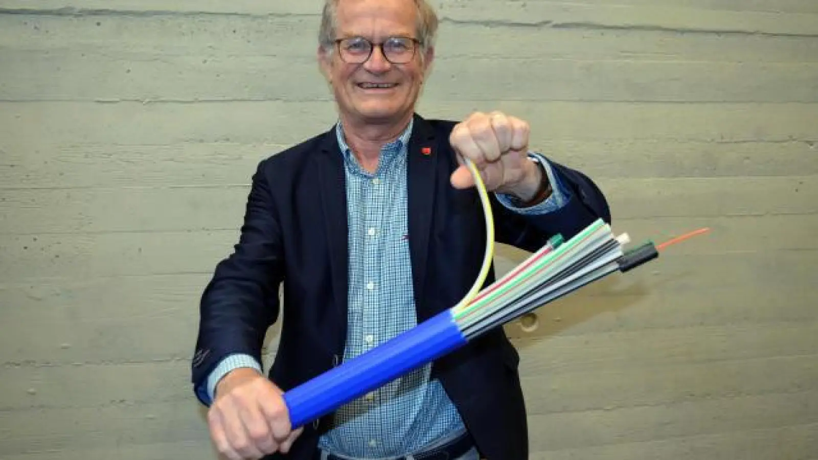 Roland Werb,   Geschäftsführer der Corwese GmbH, erläuterte dem Affinger Gemeinderat die Erstellung eines Breitband-Masterplans. Diese wird zu 100 Prozent gefördert. 	Foto: Monika Grunert Glas (Foto: Monika Grunert Glas)