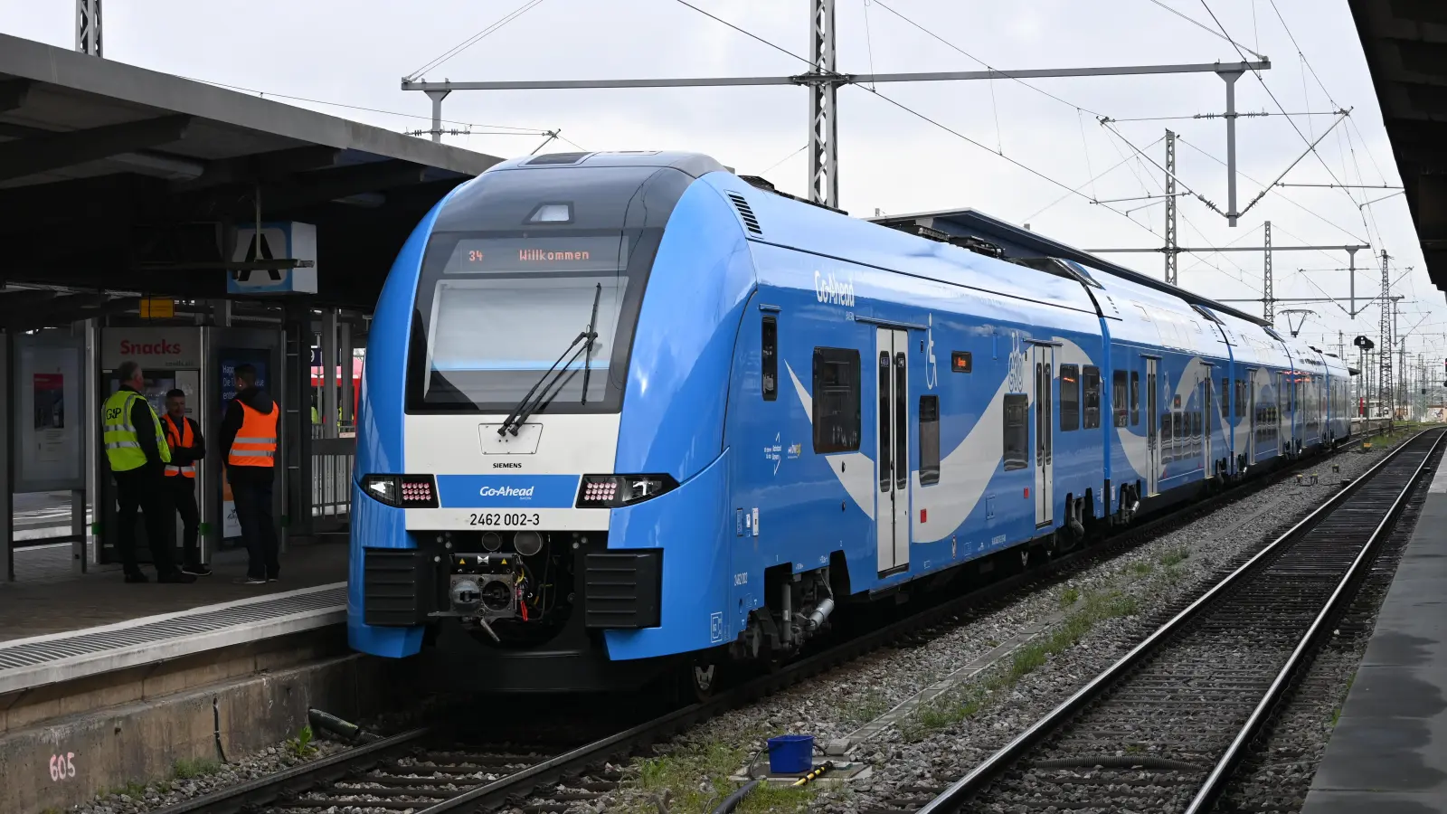 Blaue Züge rollen ab Dezember von Augsburg nach München, denn Go-Ahead wird die Strecke übernehmen.  (Foto: Winfried Karg)