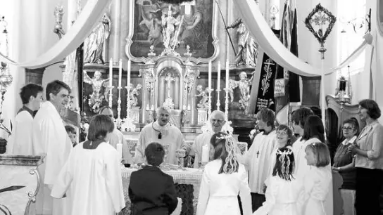 &lt;p&gt;  &lt;x_bildunterschr&gt;  &lt;b&gt;In der Taitinger Kirche &lt;/b&gt; feierte Anton Kreutmayr sein 50-jähriges Priesterjubliäum.  &lt;tab/&gt;Foto: D. Beck &lt;/x_bildunterschr&gt;  &lt;/p&gt;