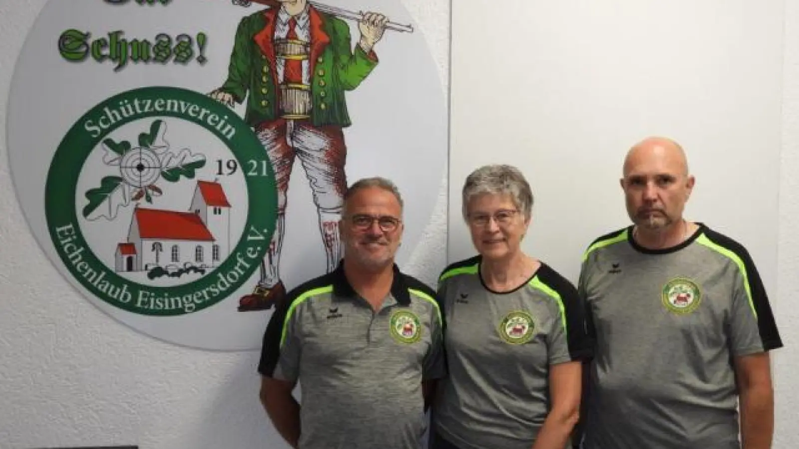 Die erste Aufgelegt-Mannschaft   von Eichenlaub Eisingersdorf Karl Barl, Barbara Abt und Paul Barl (von links) schießen erstmals in der Bezirksliga.	Foto: jok (Foto: jok)