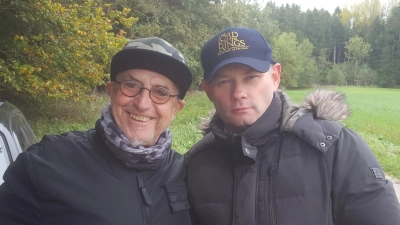 Zusammen mit Martin Semmelrogge ist Chris Sklous in dem Film Grimms Kinder - Die Boten des Todes zu sehen. Gedreht wurde unter anderem am Silberbrünnl im Wald zwischen Aichach und Hollenbach. (Foto: tw)
