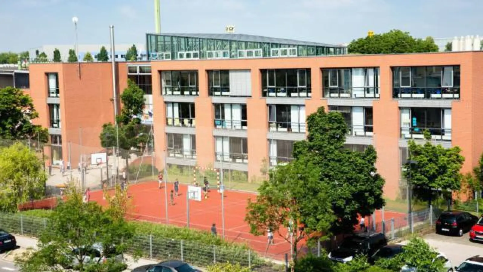 Das Schulgebäude   der International School Augsburg soll in Zukunft um einen neuen Campus am Gersthofer Bahnhof erweitert werden.	Foto: International School Augsburg (Foto: International School Augsburg)