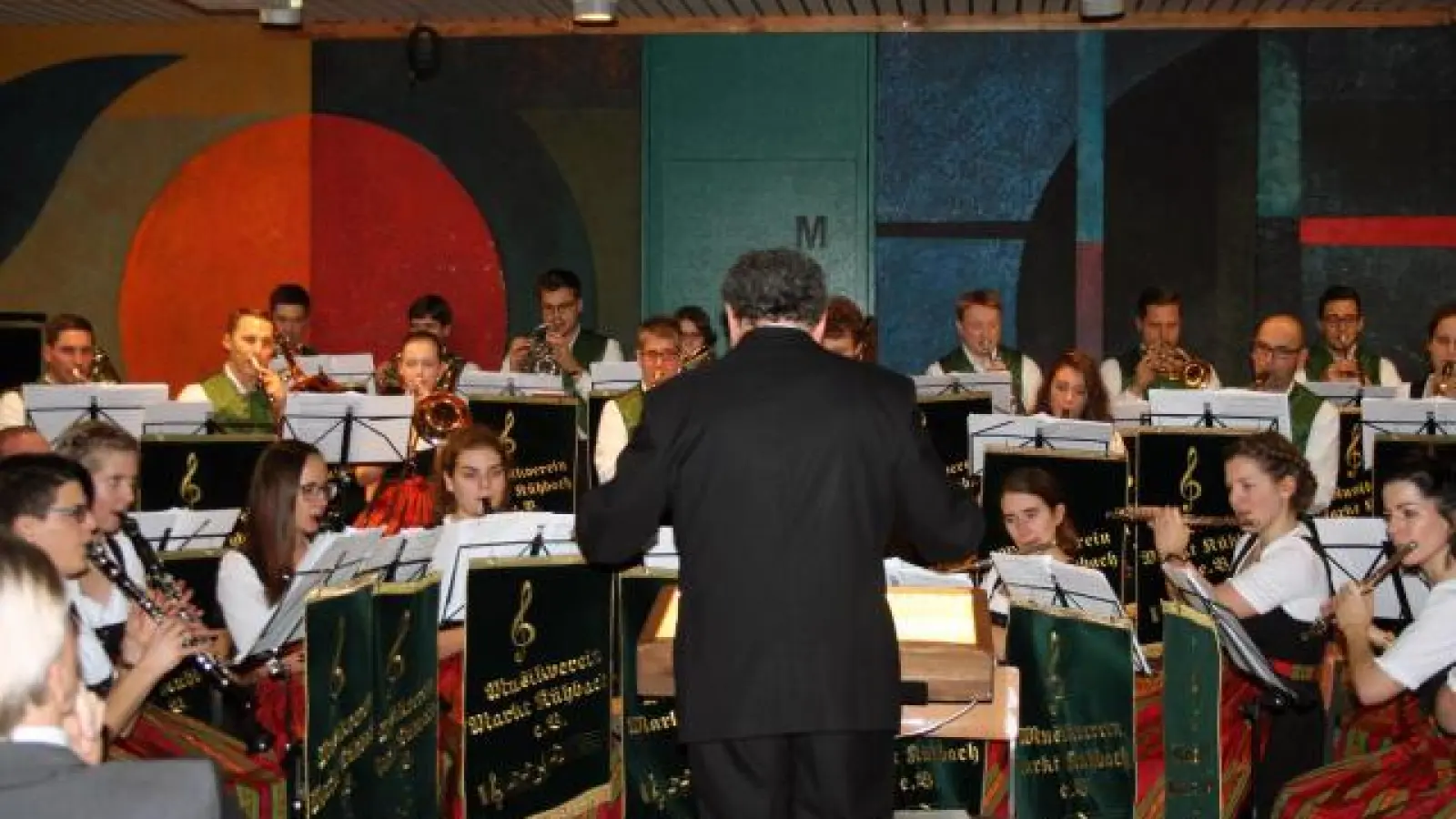 Das knapp 40-köpfige Hauptorchester   spielte gut drei Stunden lang.	Fotos: Josef Mörtl (Fotos: Josef Mörtl)
