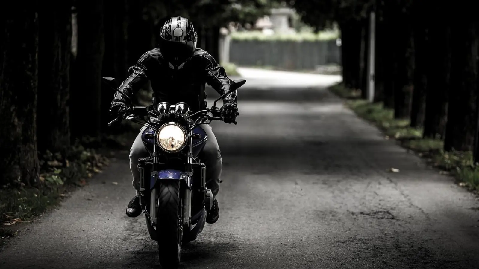 <b>Motorräder</b> und die Unterarten der Krafträder sind trotz allem ein Spaß für eine Minderheit. (Foto: Pixabay/SplitShire)